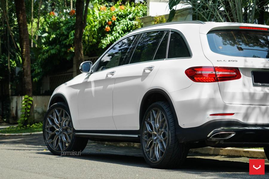 Детали экстерьера Mercedes-Benz GLC200 4Matic AMG Line by Permaisuri on Vossen Wheels (HF-2) 2019 года  (фото 9 из 12)
